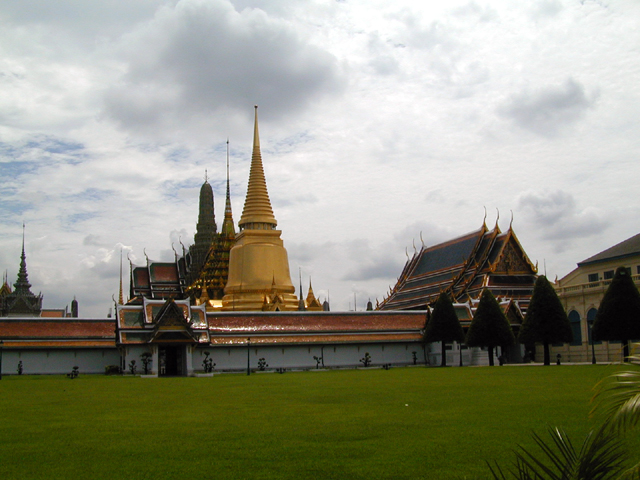 Wat Phra Kaeo (Temple of the Emerald Buddha) 2