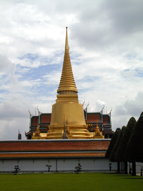 Wat Phra Kaeo (Temple of the Emerald Buddha) 3