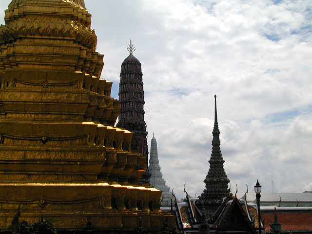 Wat Phra Kaeo (Temple of the Emerald Buddha) 16